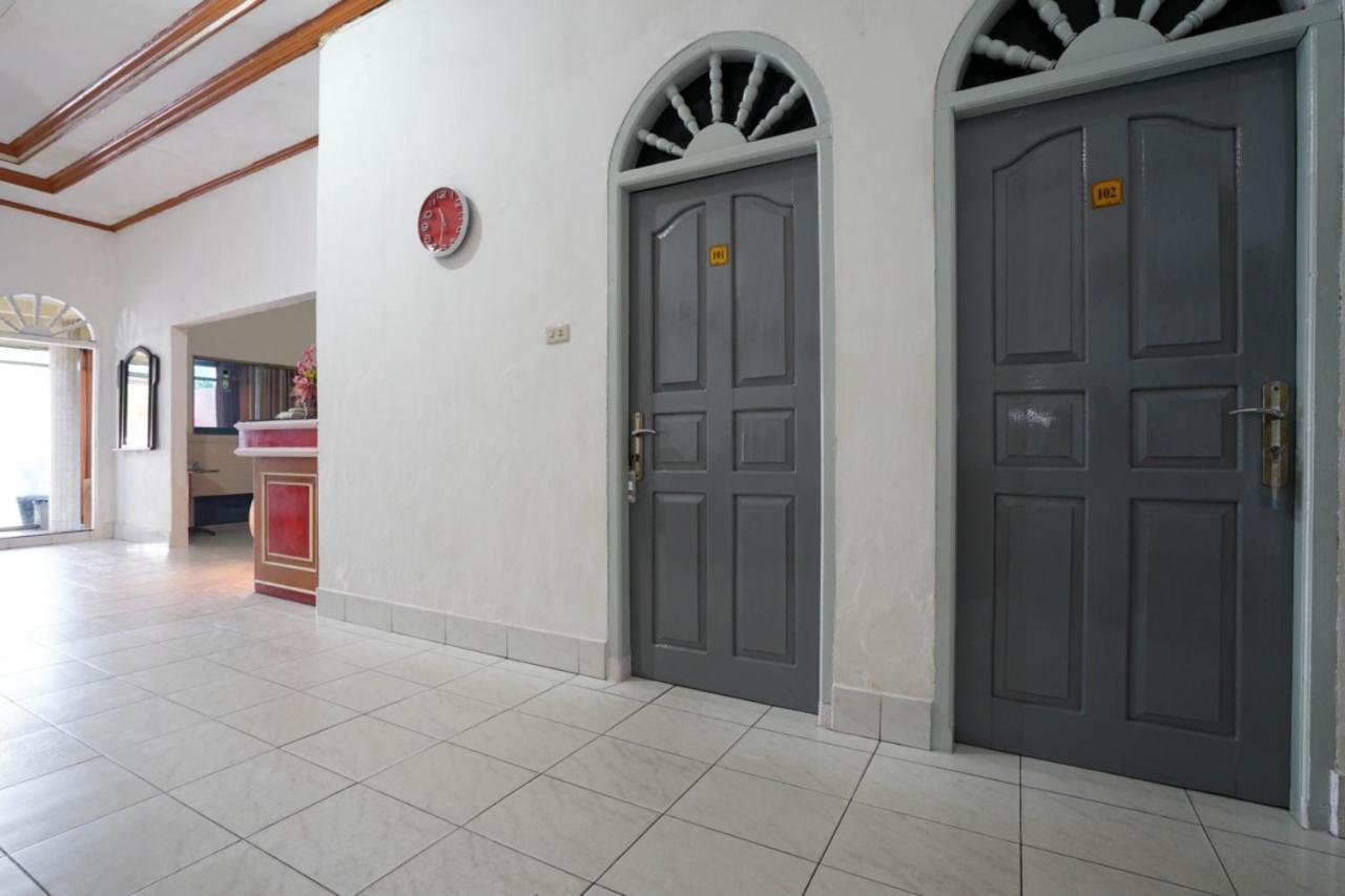 Oyo 2876 Hotel Idayu Palembang Luaran gambar