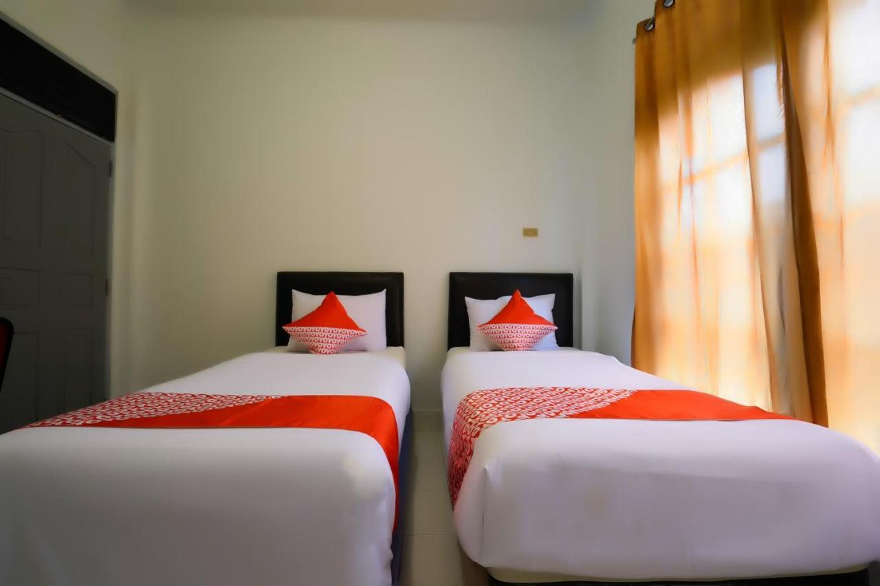 Oyo 2876 Hotel Idayu Palembang Luaran gambar